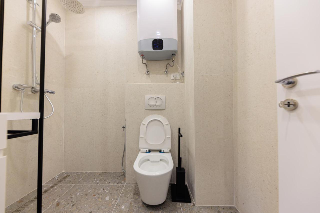 One-Bedroom Rooftop Skyline Central Hidden Gem In Tirana Exterior photo